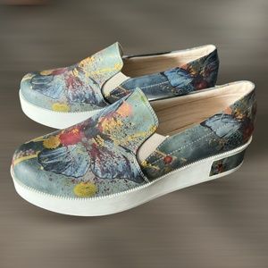 New Women's shoes Goby slip on espadrilles  size US 8.5
